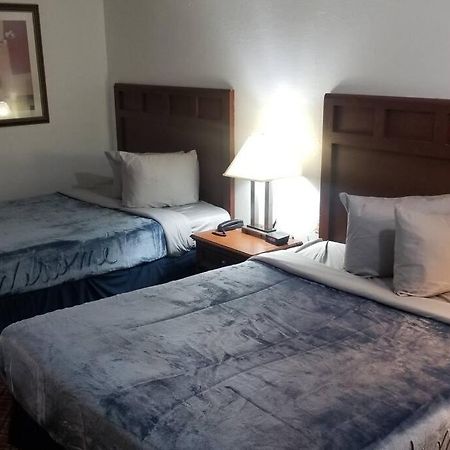 Hotel 2 Queen Beds Hotel Room 222 Wi-Fi Hot Tub Booking Стилуотър Екстериор снимка